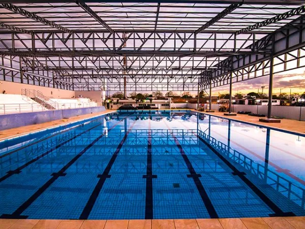 Fase 1: Piscina Aquecida e Coberta