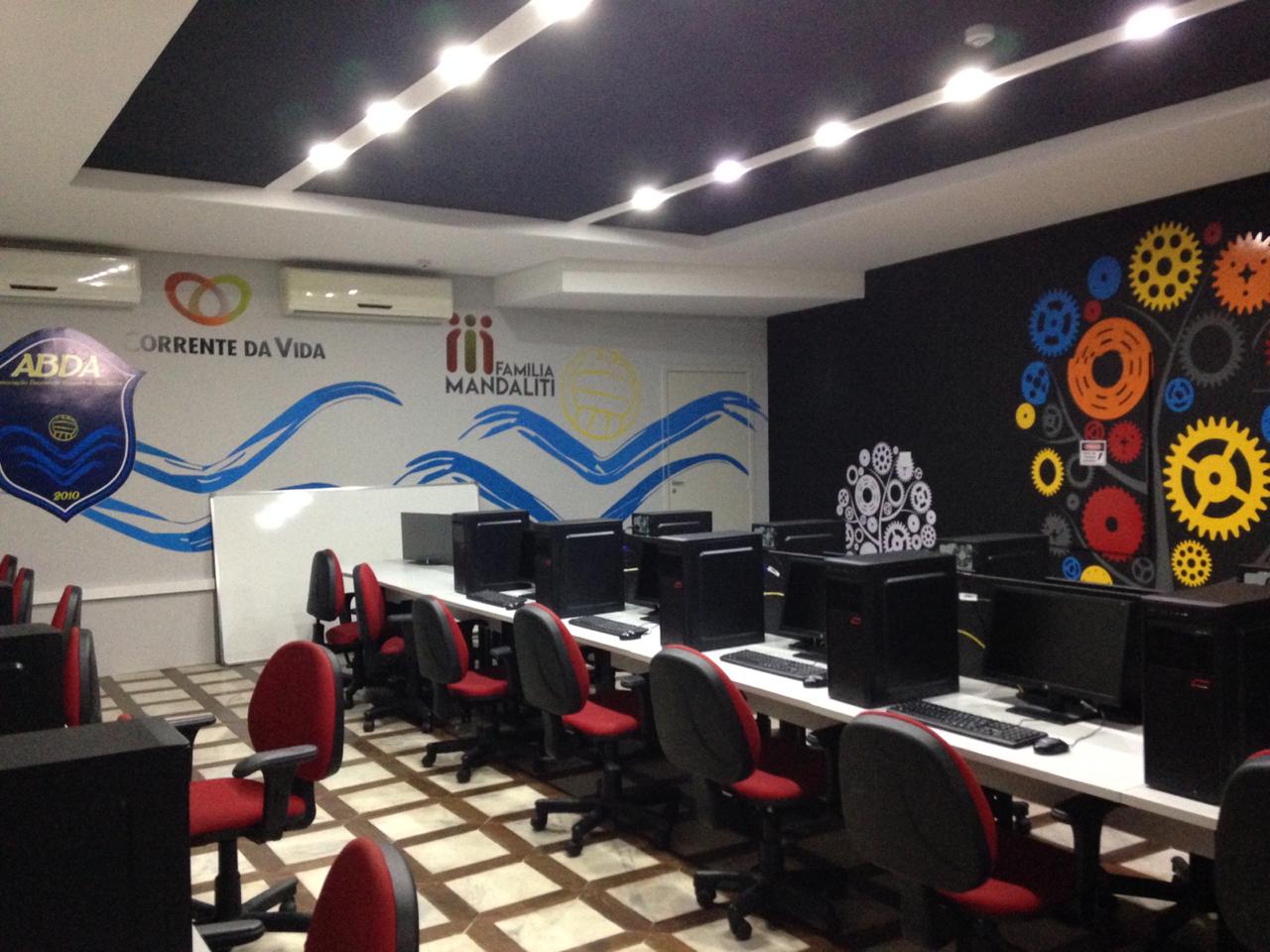 Sala de Inform�tica e Tecnologia, parceria entre ABDA e Finch