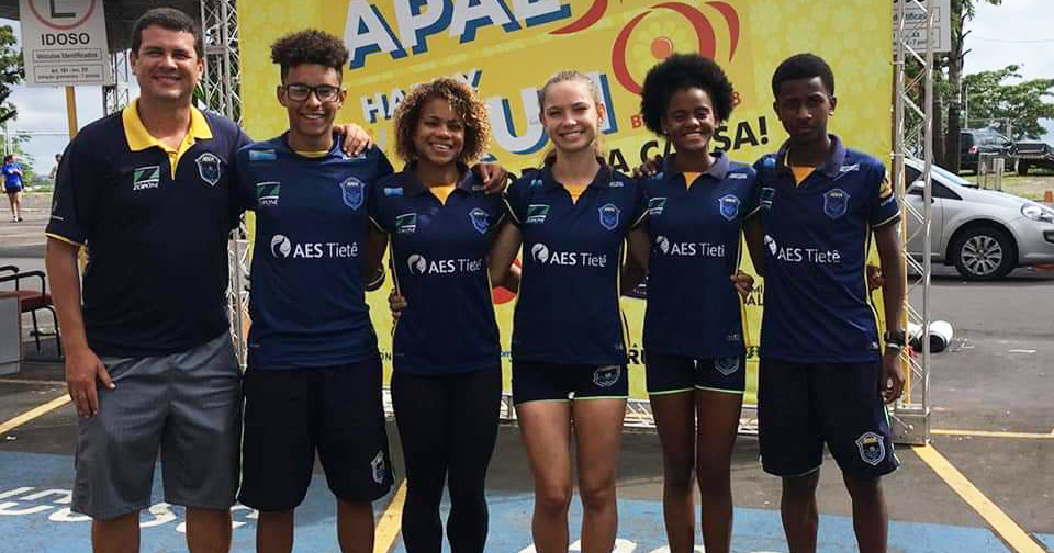 Treino solid�rio faz aquecimento para corrida da ABDA