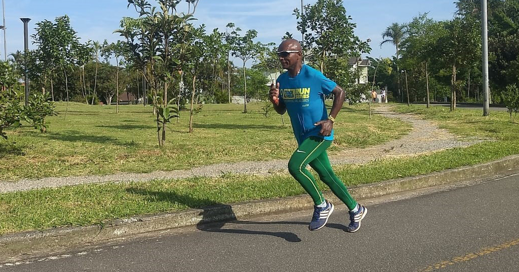 Atletismo livra corredor de Guai�ara do v�cio em bebida e cigarro