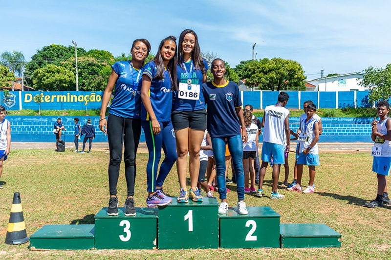 Nos 100m feminino categoria sub-18, atleta da ABDA teve incentivo das companheiras para supera��o pessoal