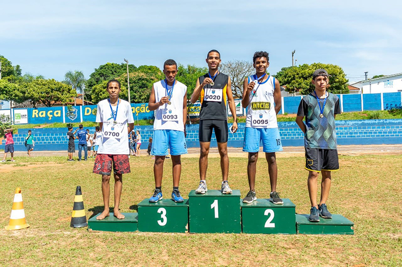 Nos 100m masculino sub-18, 3 atletas da ABDA estavam no p�dio