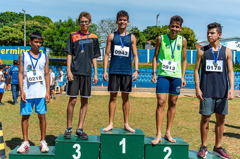 Nos 75m masculino sub-16, mais 4 atletas da ABDA no p�dio