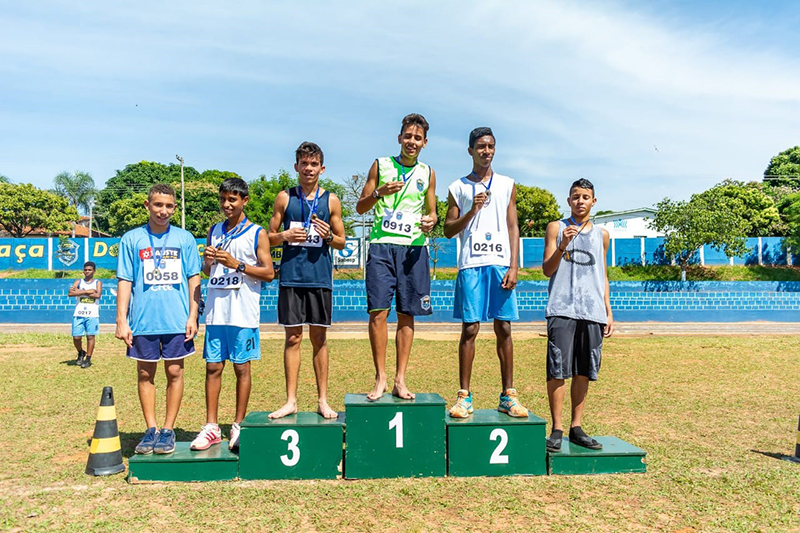 Nos 800m masculino sub-16, 3 atletas da ABDA estavam no p�dio