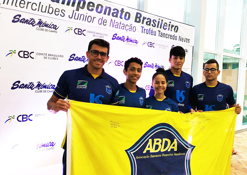 T�cnico Cadu Lan�as com os atletas Vitor Gimenes Magalh�es, Bianca Martins Oliveira, Marlon Menezes Ribeiro e Jo�o Nunes Neto