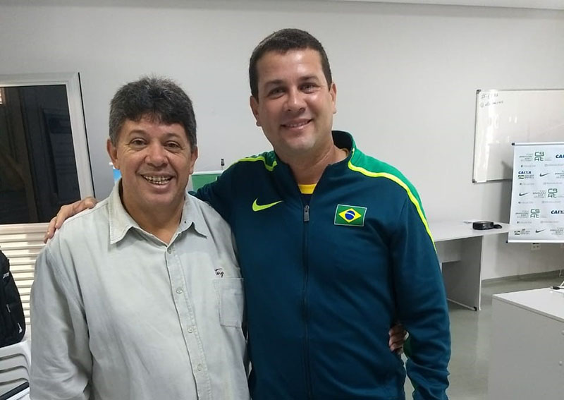 Treinador Clodoaldo Lopes do Carmo com o t�cnico da ABDA Neto Gon�alves