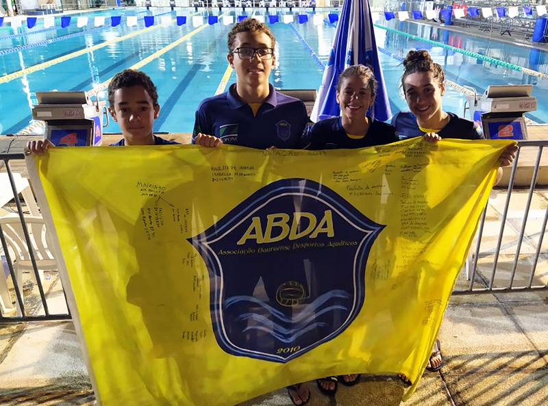 Revezamento 4x100 Medley misto em 7� lugar entre as 28 equipes