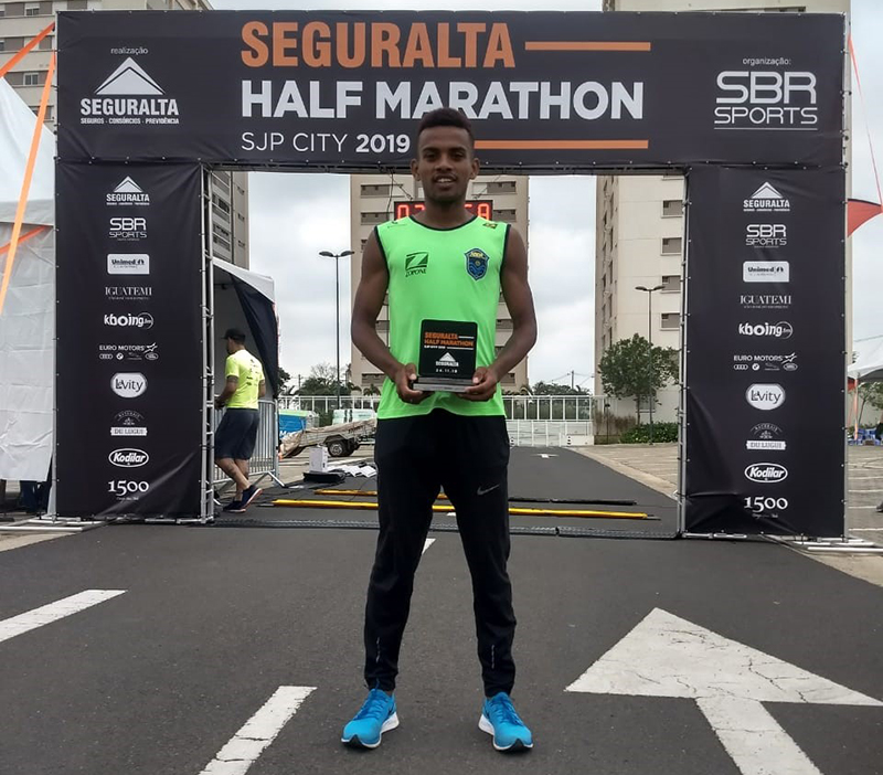 Na cidade de S�o Jos� do Rio Preto, o atleta Daniel Nascimento foi vice-campe�o da Half Marathon SJP