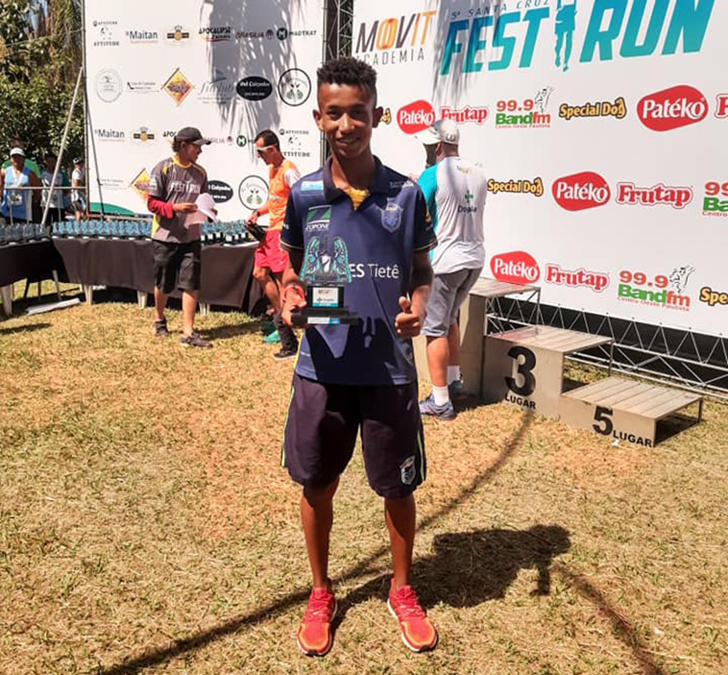 Marcos Felipe dos Santos foi vice-campe�o geral dos 10 km masculino da 5� Santa Cruz Festa Run