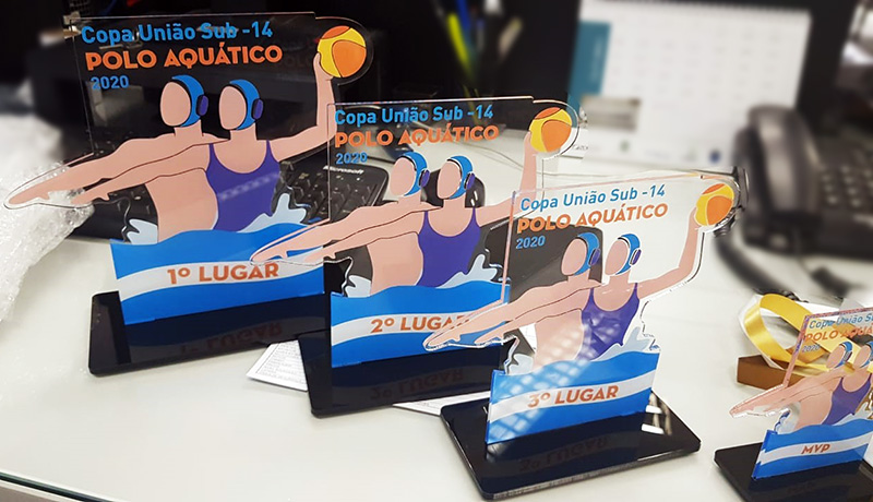 Trof�us da categoria sub-14 que � mista; na sub-26 e sub-18, trof�us espec�ficos para masculino e feminino