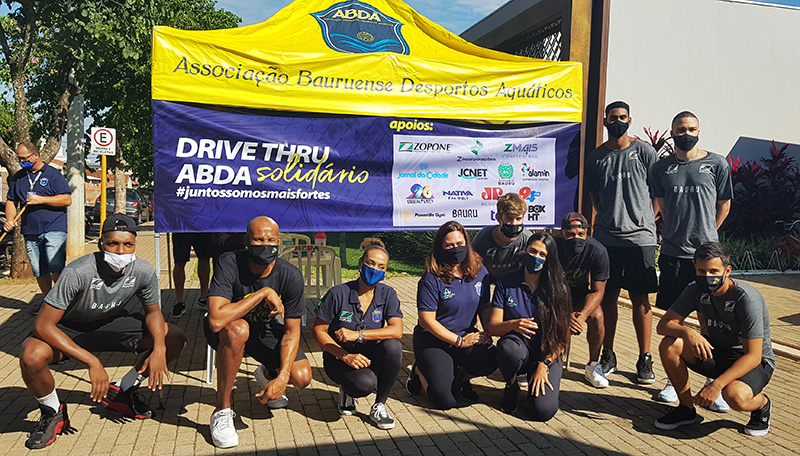 Atletas do Bauru Basket participaram da a��o solid�ria