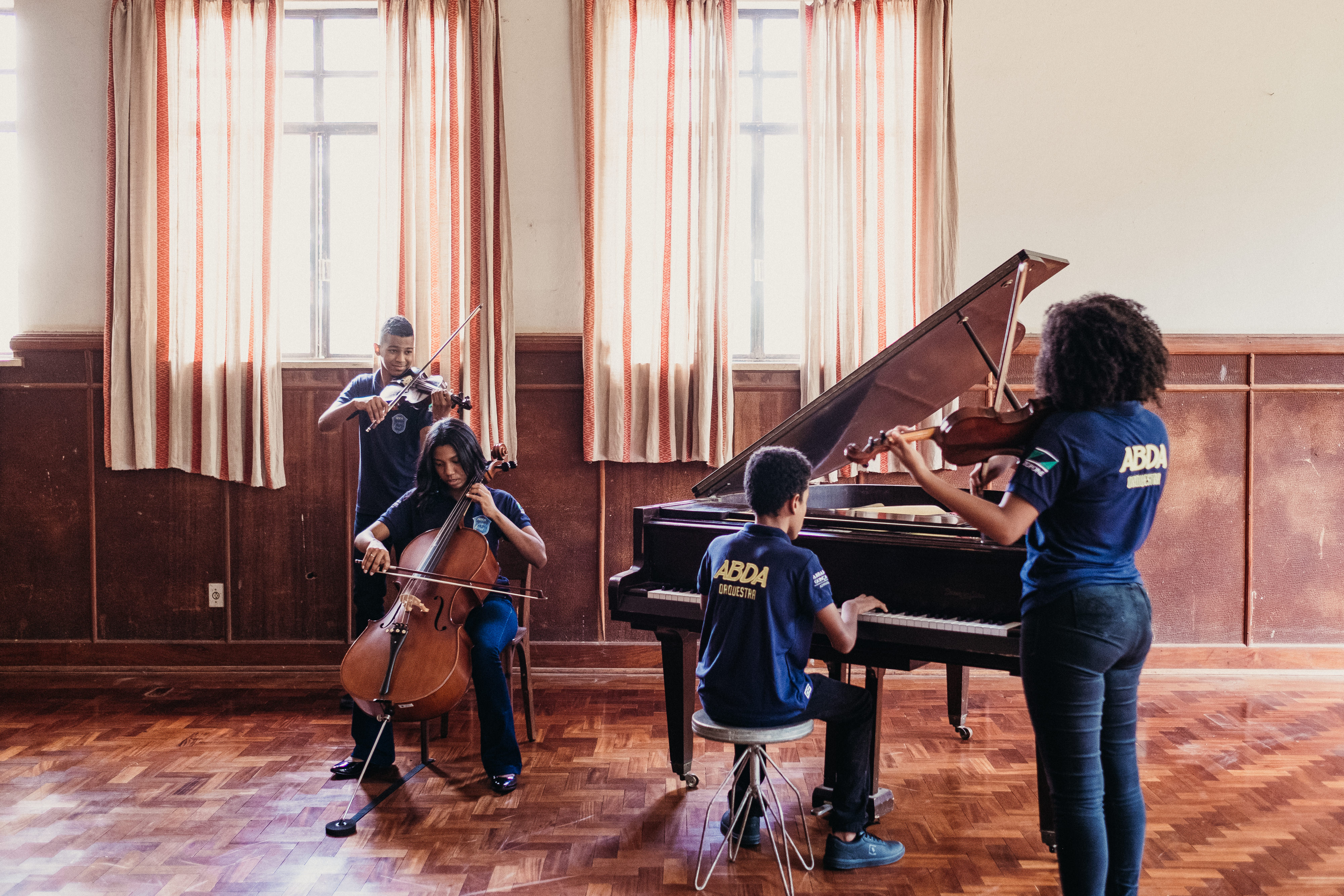 DIVERTIMENTO EM DO MAIOR de Joseph Haydn. - Quarteto Quarteto ABDA Filarm�nica