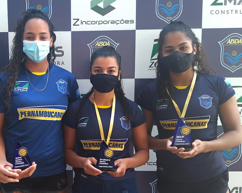 Isabela Mendes (goleira), Kemily Leão (artilheira) e Letícia Belório (MVP)