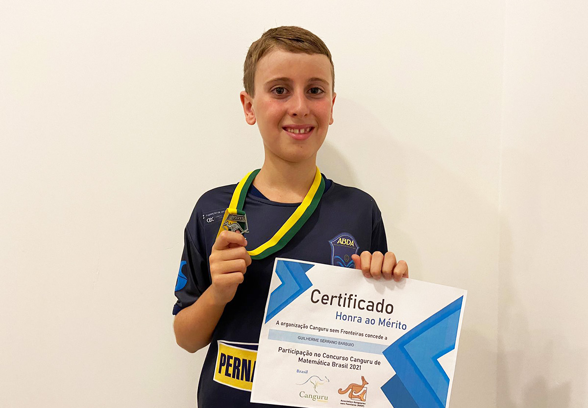 Atleta da nata��o conquista medalha Canguru de Matem�tica