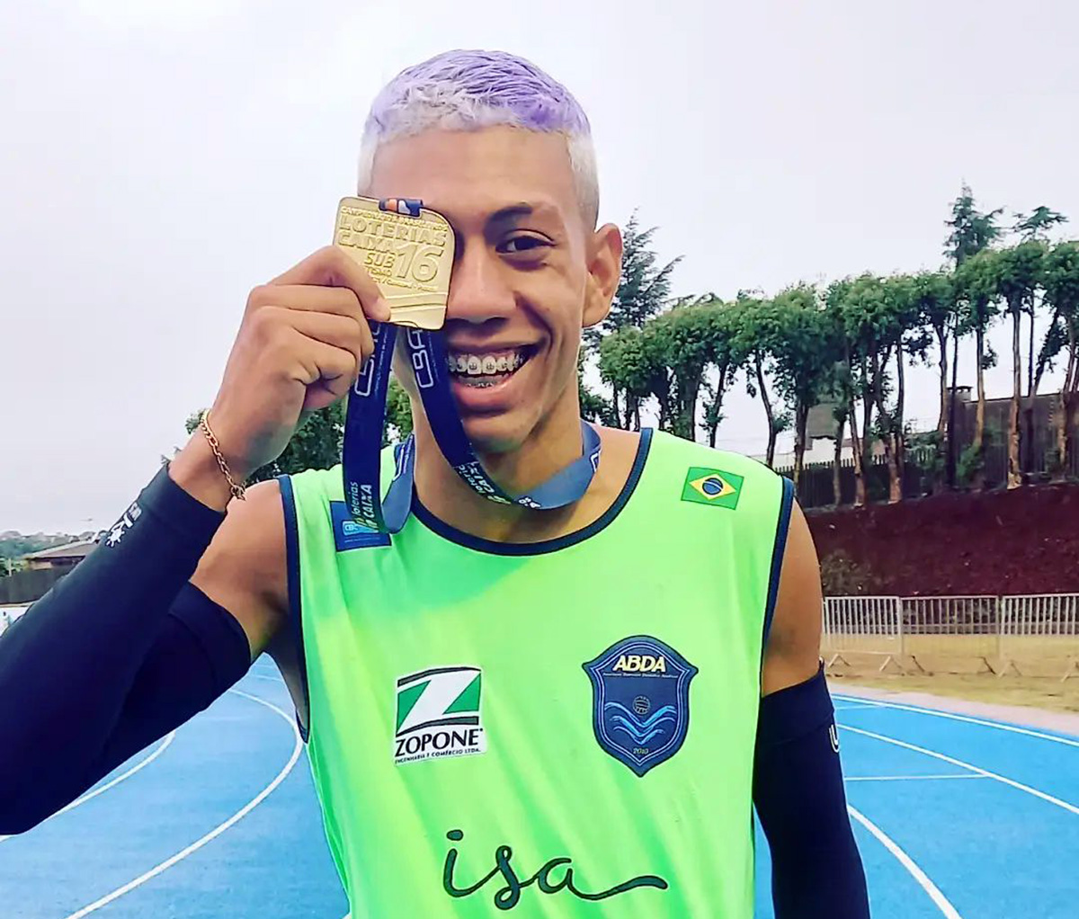 Vin�cius Moraes � campe�o brasileiro sub-16 dos 300m com barreiras