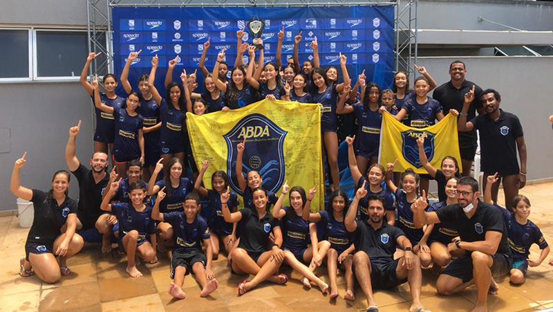 Equipe ABDA campeã petiz do Torneio Sudeste de natação