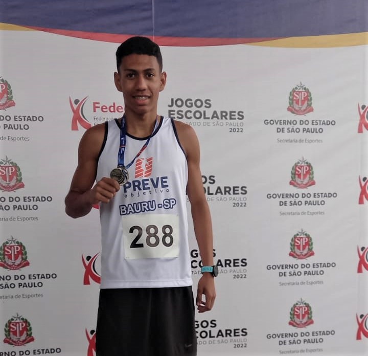 Vinicius Moraes � campe�o estadual dos 800 metros nos Jogos Escolares