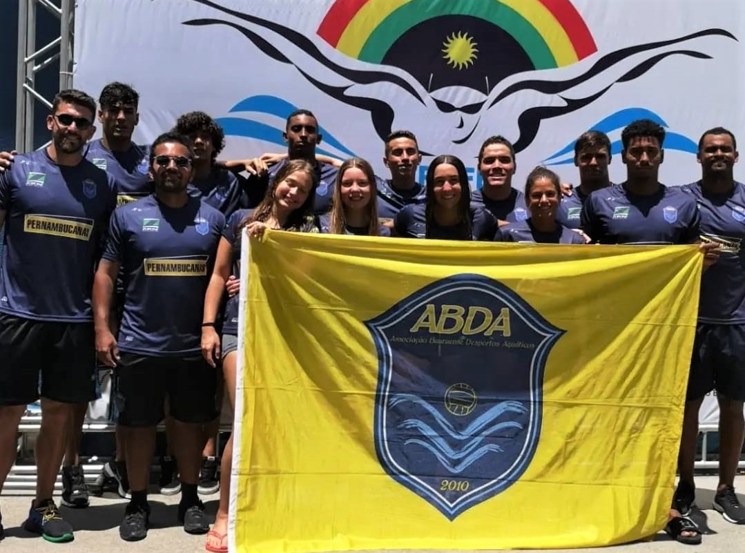 ABDA tem primeiro revezamento feminino de nata��o em torneio absoluto