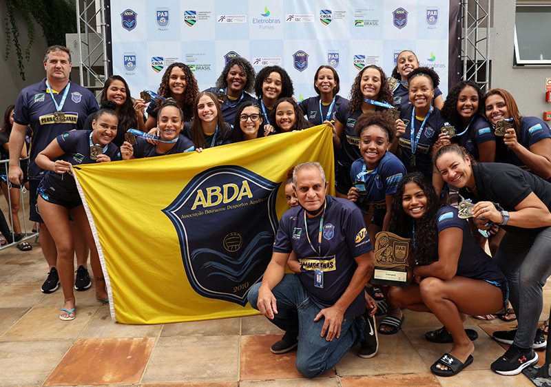 Time feminino tetracampe�o
