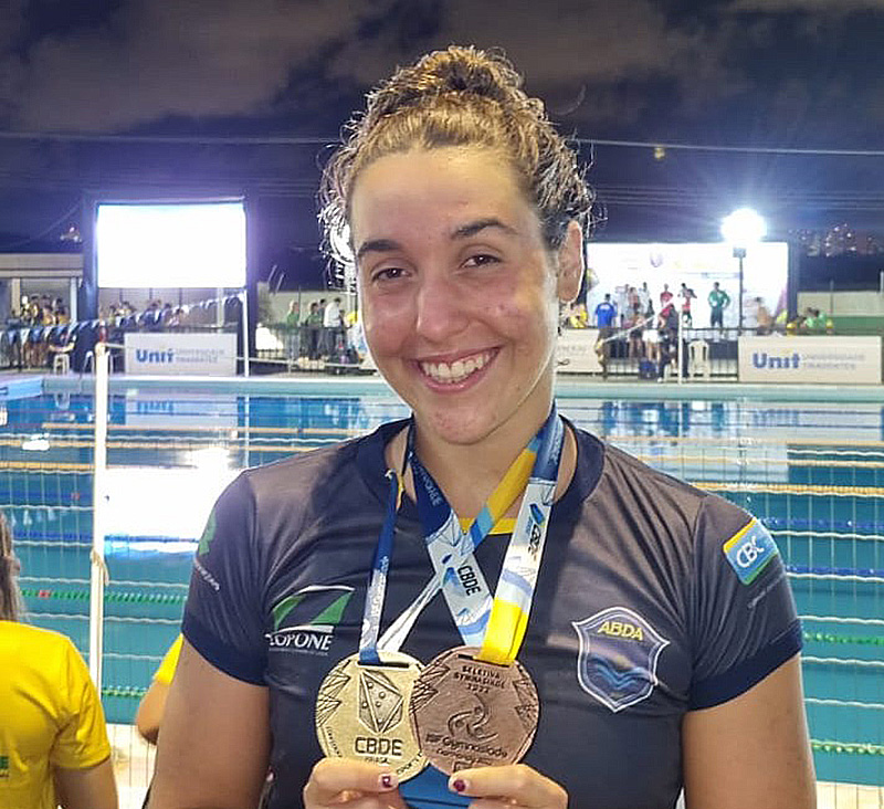A atleta venceu a prova dos 200m livre, ficou em 3� lugar nos 50m livre e em 4� nos 100m livre. 