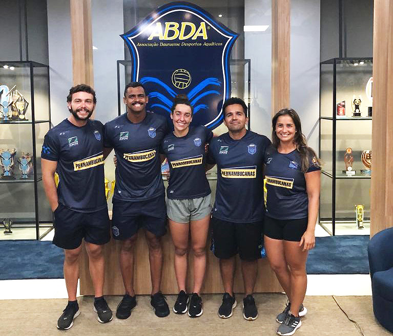 Sophia Coleta (centro) com os t�cnicos Douglas Gon�alves, Yuri Horta, Tha�s Moretto e o preparador f�sico Victor Dutra