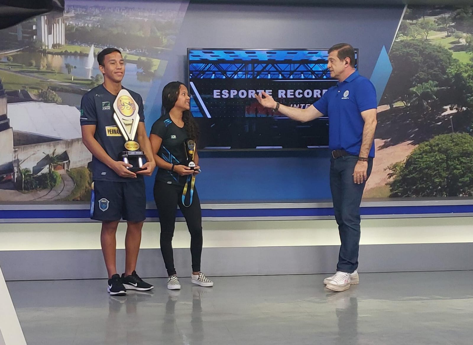 Esporte Interior Record - Ao vivo com atletas da ABDA Let�cia Lorieto e Jezreel Satu
