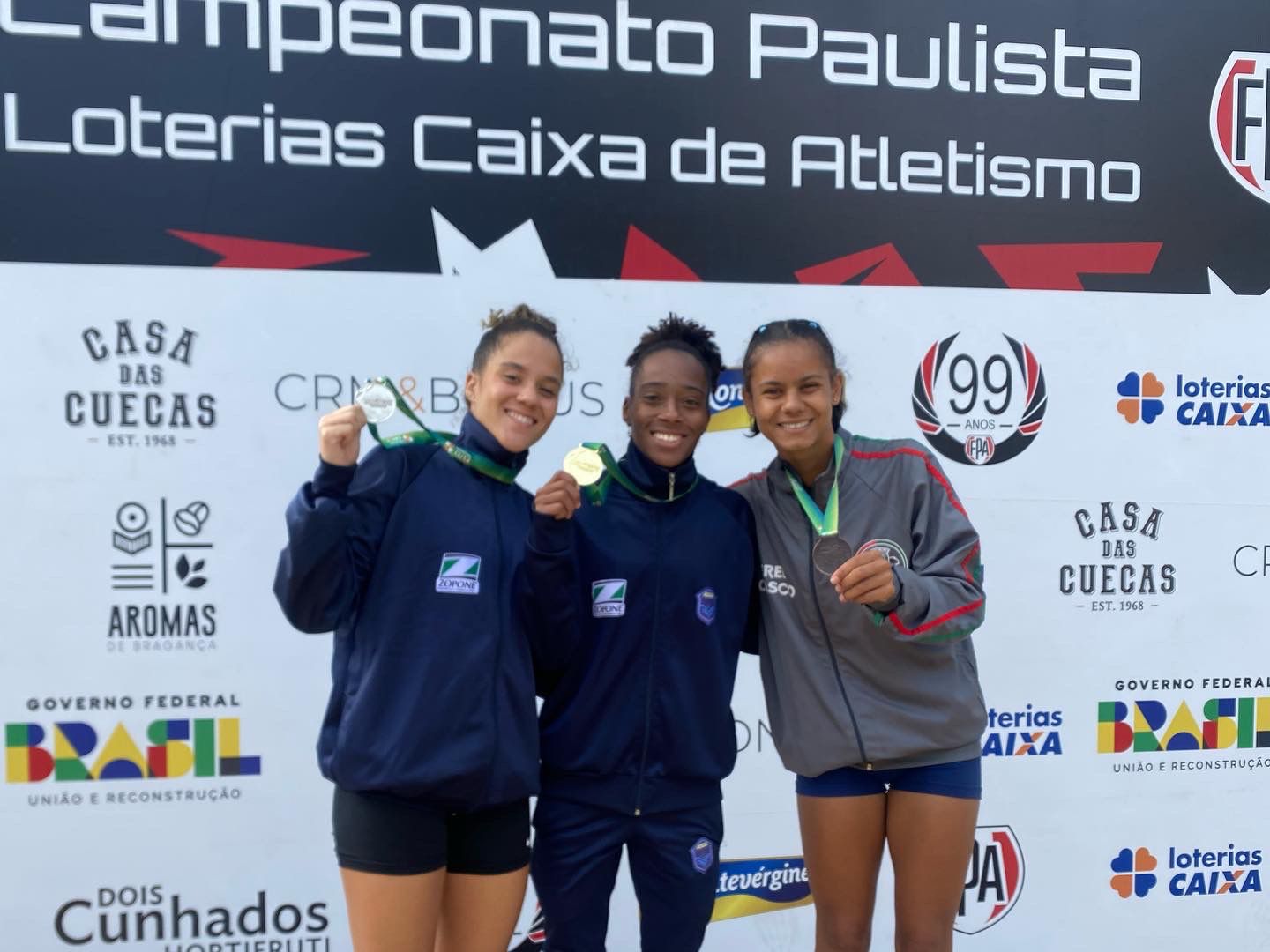 Jeovana Santos � duplo ouro no Paulista Adulto nos 3000m com obst�culos e 1500m