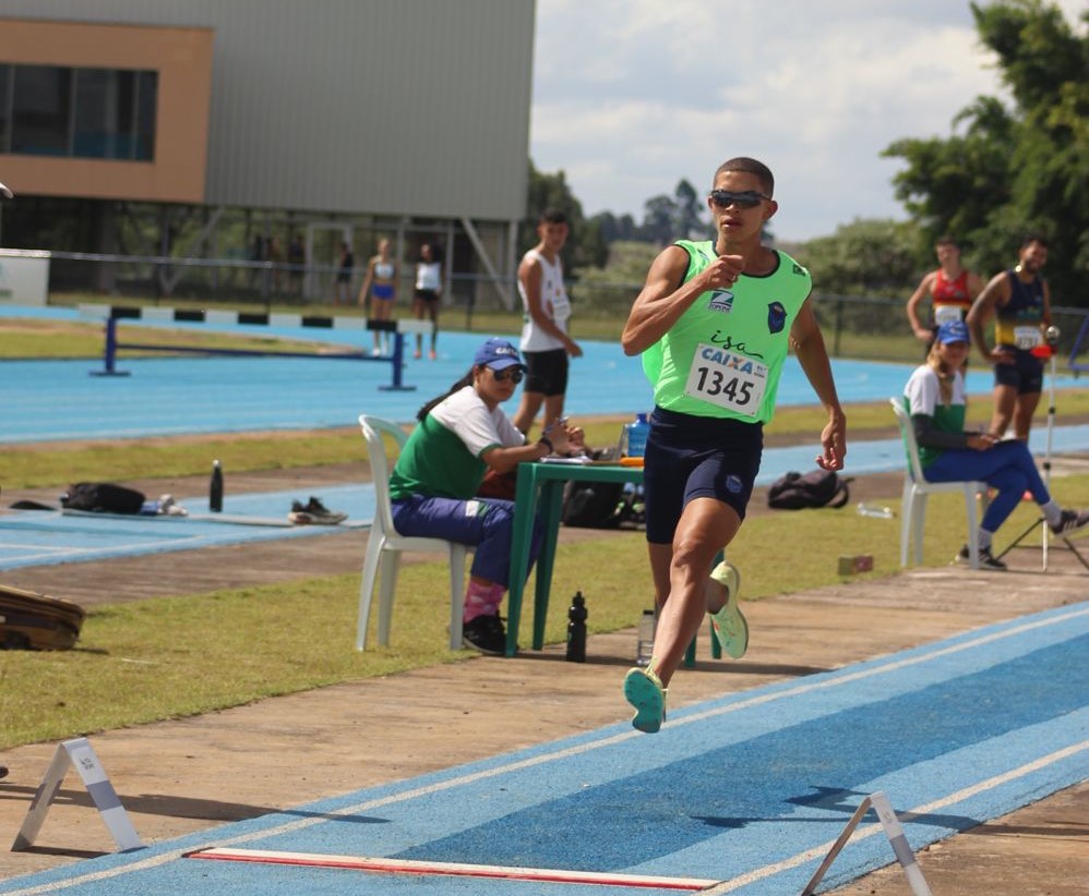 Victor Ramos inicia temporada com vit�ria no salto em dist�ncia