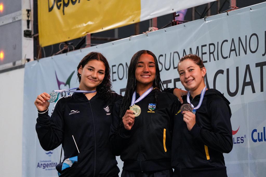 Atleta da ABDA conquista bronze para o Brasil no Sul-Americano juvenil de nata��o