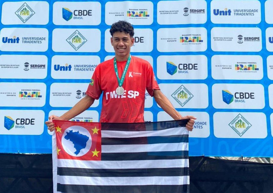 Atleta da ABDA conquista prata dos 800 metros nos Jogos Escolares